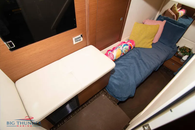 Slide: The Image of Sea Ray 410 Sundancer 2012 - 55