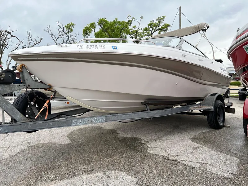 The Image of 2003 Four Winns 190 Horizon boat on a trailer. - 1