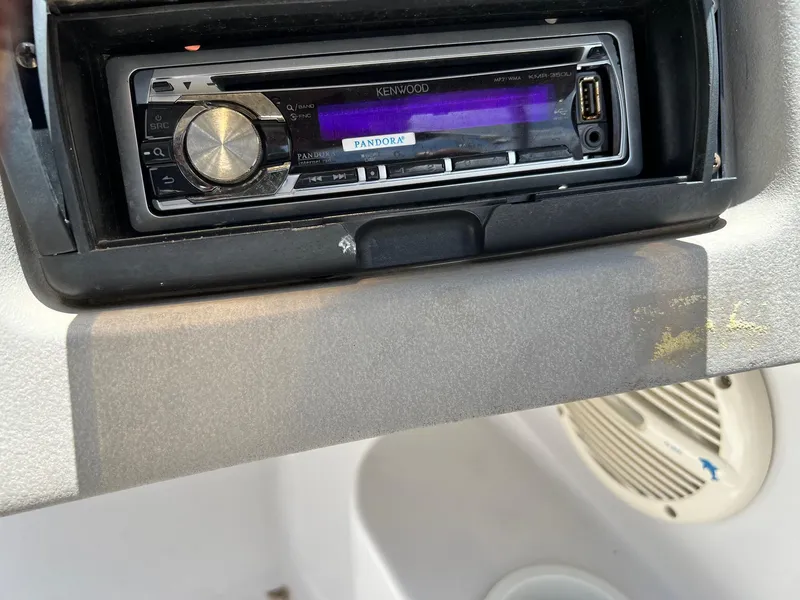 Slide: The Image of Kenwood stereo system in a 2003 Four Winns 190 Horizon boat. - 17