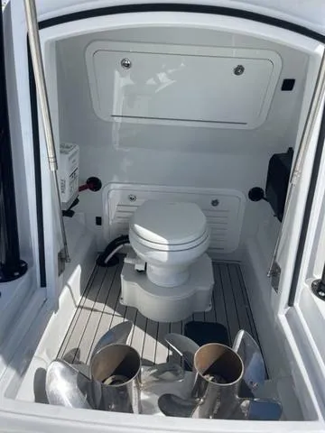 Slide: The Image of Yellowfin 32 Offshore 2024 - 10