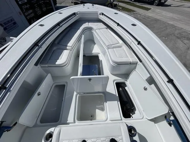 Slide: The Image of Yellowfin 32 Offshore 2024 - 9