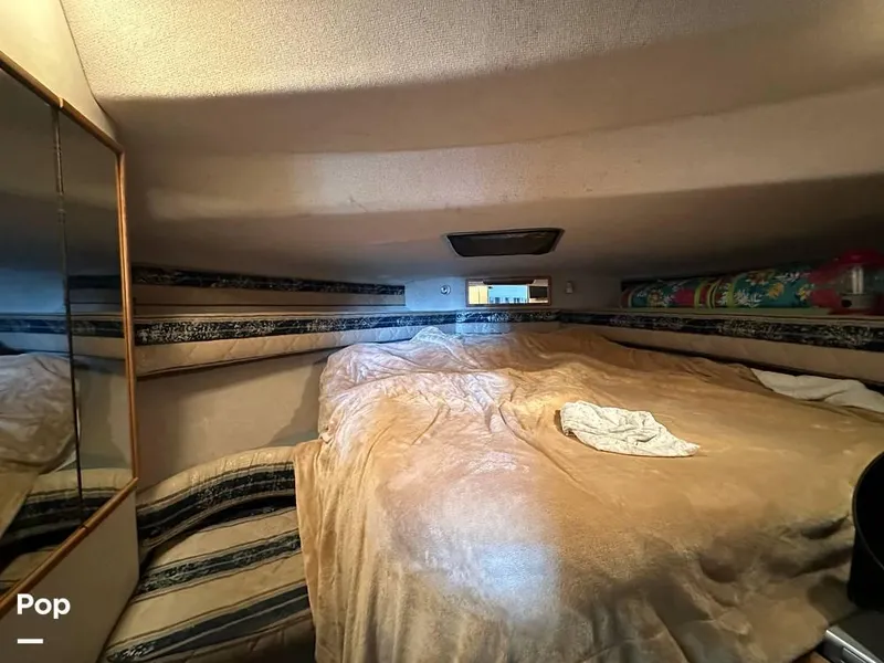 Slide: The Image of 1992 Sea Ray 350 Express Bridge for sale in Norman, OK - 10
