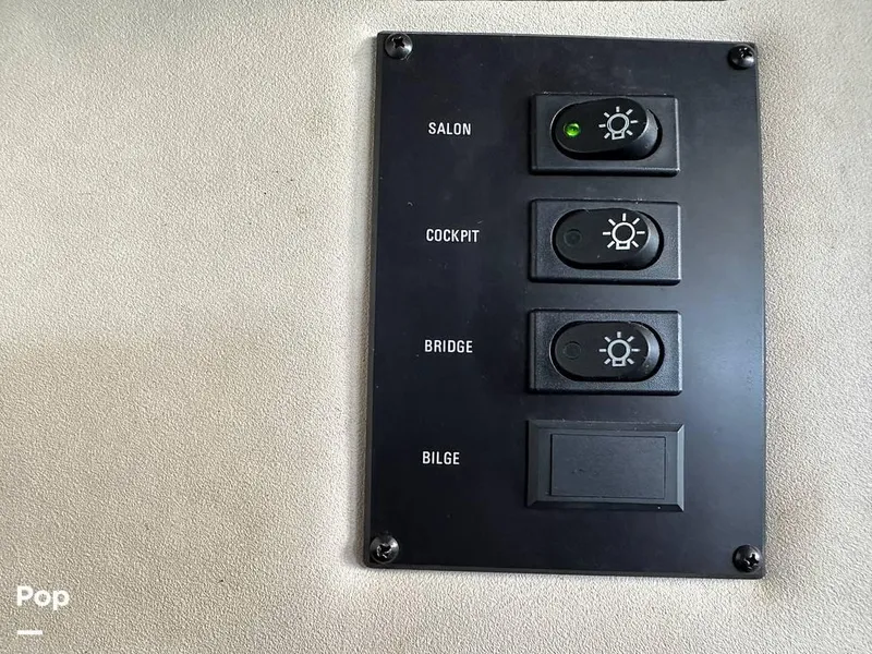 Slide: The Image of 1992 Sea Ray 350 Express Bridge for sale in Norman, OK - 15