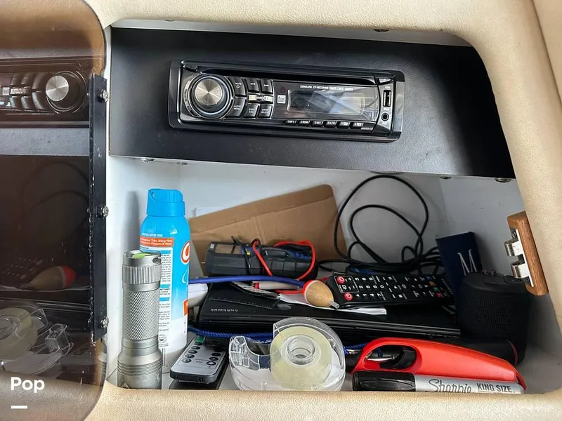 Slide: The Image of 1992 Sea Ray 350 Express Bridge for sale in Norman, OK - 16