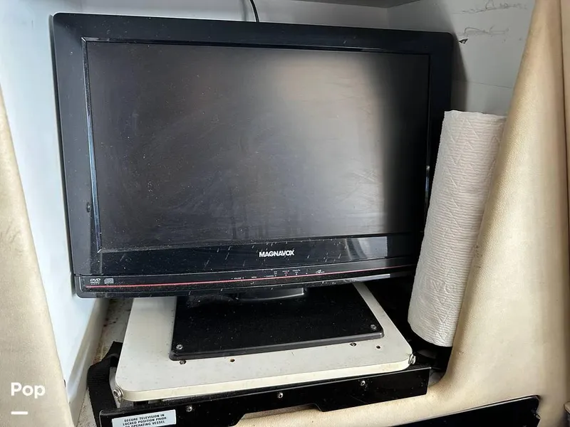 Slide: The Image of 1992 Sea Ray 350 Express Bridge for sale in Norman, OK - 17