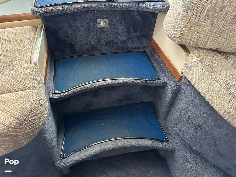 Slide: The Image of 1992 Sea Ray 350 Express Bridge for sale in Norman, OK - 20