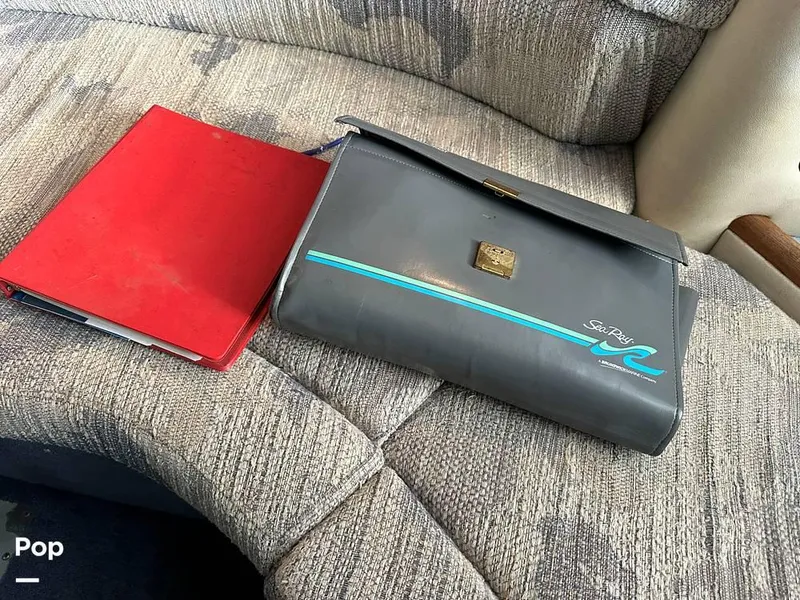 Slide: The Image of 1992 Sea Ray 350 Express Bridge for sale in Norman, OK - 22