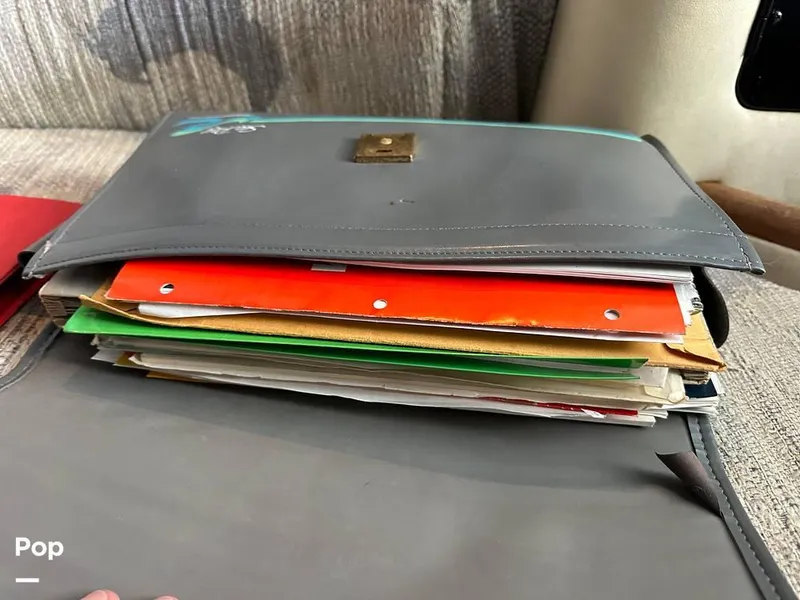 Slide: The Image of 1992 Sea Ray 350 Express Bridge for sale in Norman, OK - 23