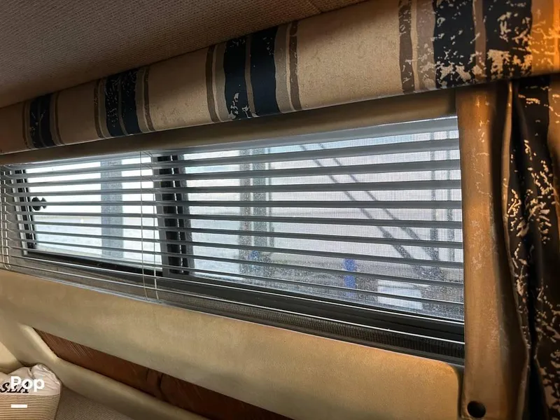 Slide: The Image of 1992 Sea Ray 350 Express Bridge for sale in Norman, OK - 25