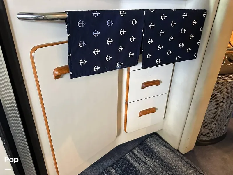 Slide: The Image of 1992 Sea Ray 350 Express Bridge for sale in Norman, OK - 38