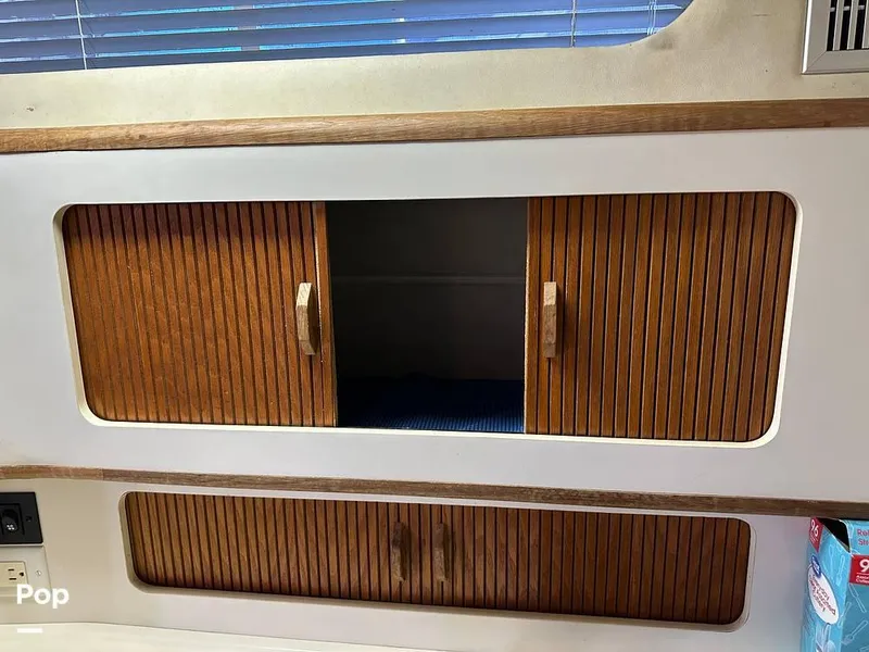 Slide: The Image of 1992 Sea Ray 350 Express Bridge for sale in Norman, OK - 40