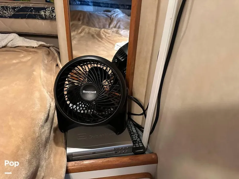 Slide: The Image of 1992 Sea Ray 350 Express Bridge for sale in Norman, OK - 44