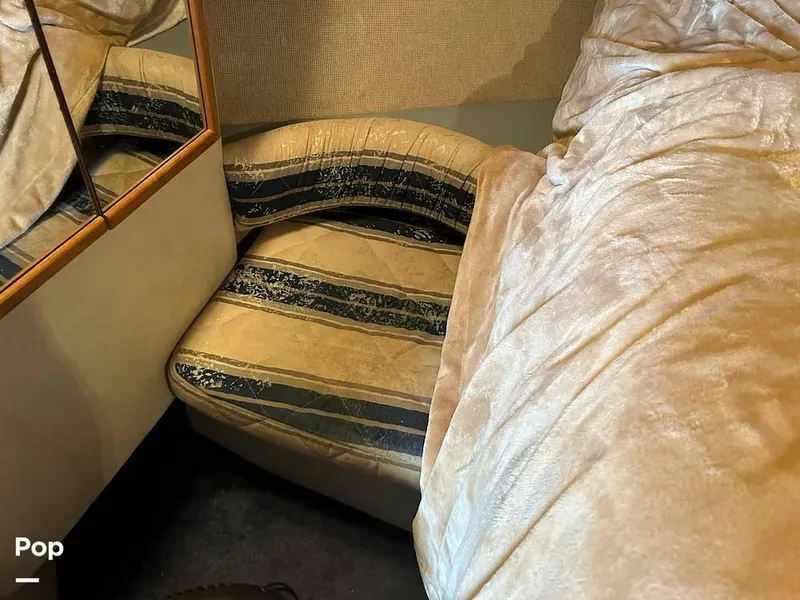 Slide: The Image of 1992 Sea Ray 350 Express Bridge for sale in Norman, OK - 51