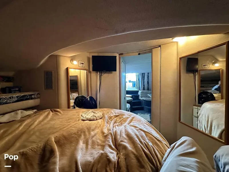 Slide: The Image of 1992 Sea Ray 350 Express Bridge for sale in Norman, OK - 54