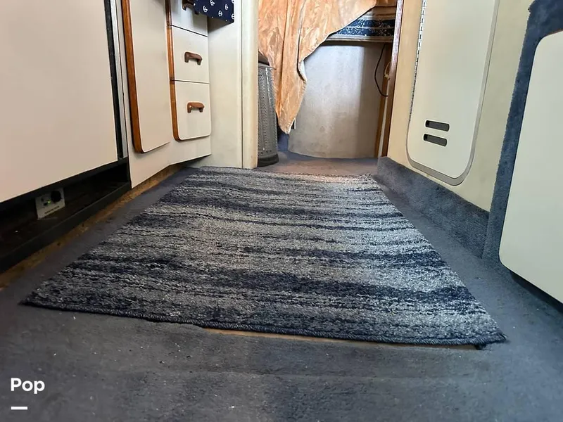 Slide: The Image of 1992 Sea Ray 350 Express Bridge for sale in Norman, OK - 57