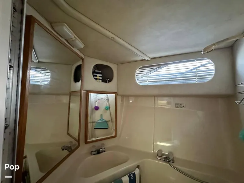 Slide: The Image of 1992 Sea Ray 350 Express Bridge for sale in Norman, OK - 58