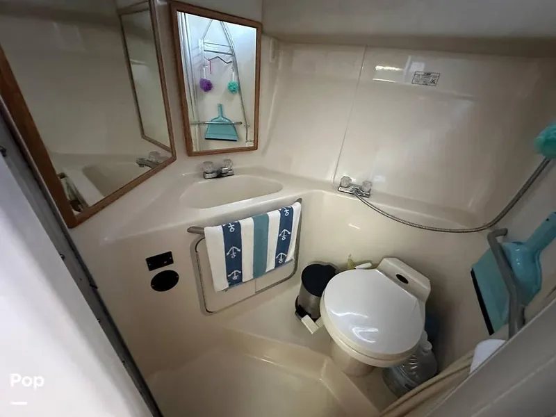 Slide: The Image of 1992 Sea Ray 350 Express Bridge for sale in Norman, OK - 60