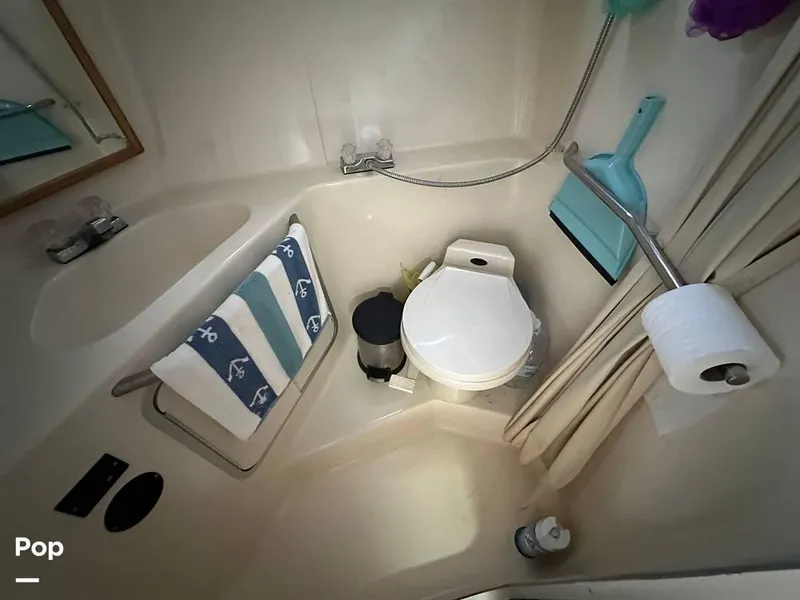 Slide: The Image of 1992 Sea Ray 350 Express Bridge for sale in Norman, OK - 61