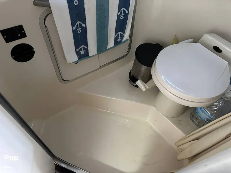 Slide: The Image of 1992 Sea Ray 350 Express Bridge for sale in Norman, OK - 63