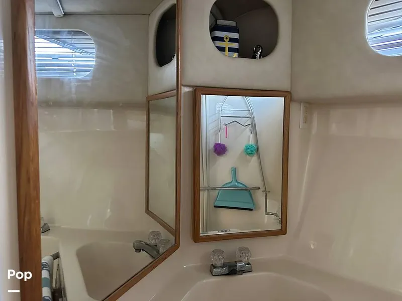 Slide: The Image of 1992 Sea Ray 350 Express Bridge for sale in Norman, OK - 65