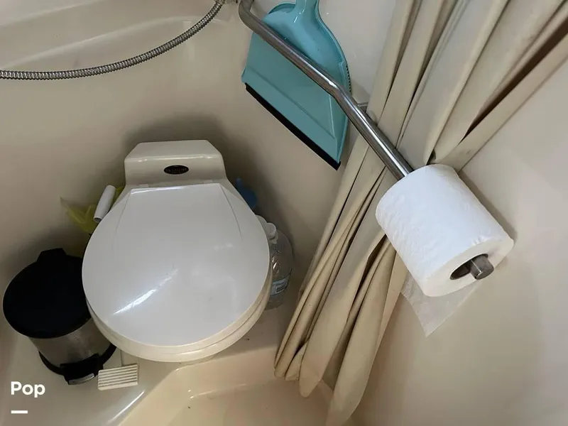 Slide: The Image of 1992 Sea Ray 350 Express Bridge for sale in Norman, OK - 66