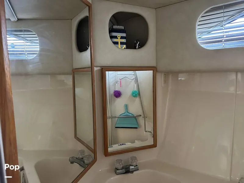 Slide: The Image of 1992 Sea Ray 350 Express Bridge for sale in Norman, OK - 70