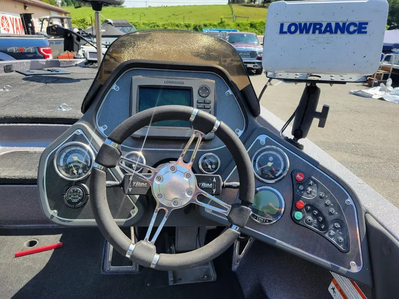Slide: The Image of Steering console of 2011 Ranger Z521 boat with Lowrance electronics and Mercury 250 Pro XS engine. - 17