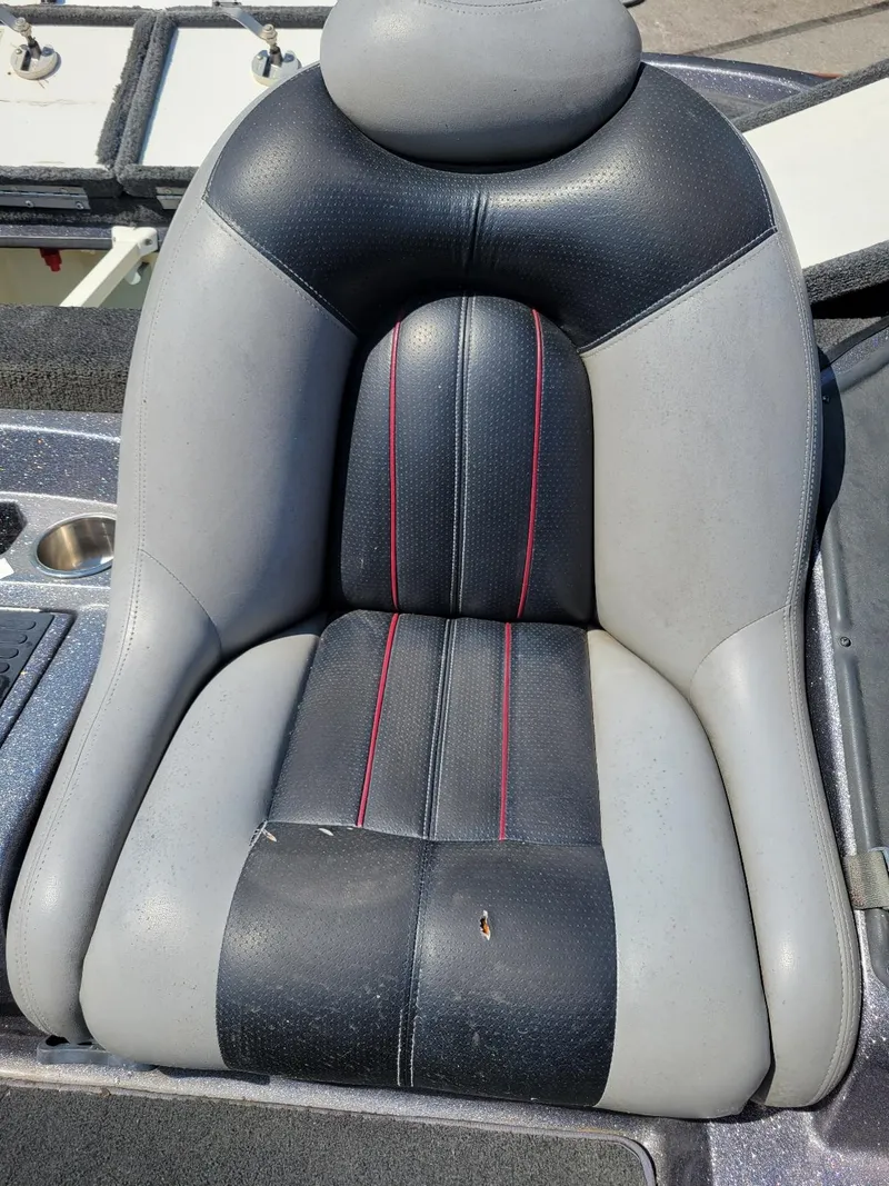 Slide: The Image of Worn seat of 2011 Ranger Z521 boat with black and gray upholstery. - 20