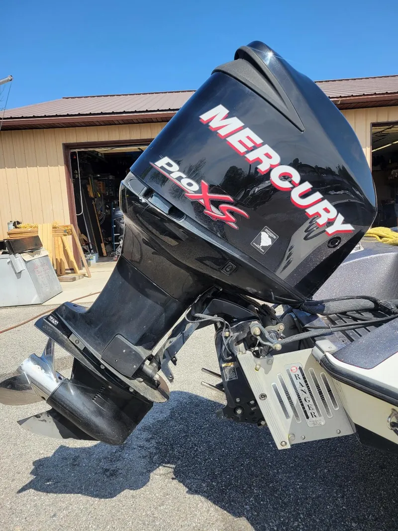 Slide: The Image of Mercury 250 Pro XS outboard motor on Ranger Z521 boat, 2011 model. - 4