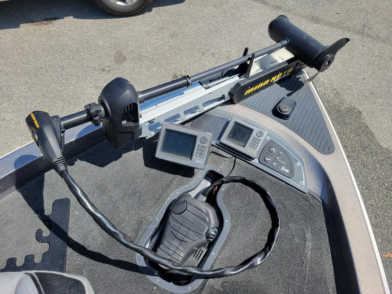 Slide: The Image of 2011 Ranger Z521 boat dashboard with Minn Kota trolling motor and control panel. - 6