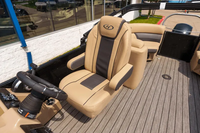 Slide: The Image of Captain's chair on 2022 Harris 230 CRUISER boat, featuring tan and black upholstery. - 13