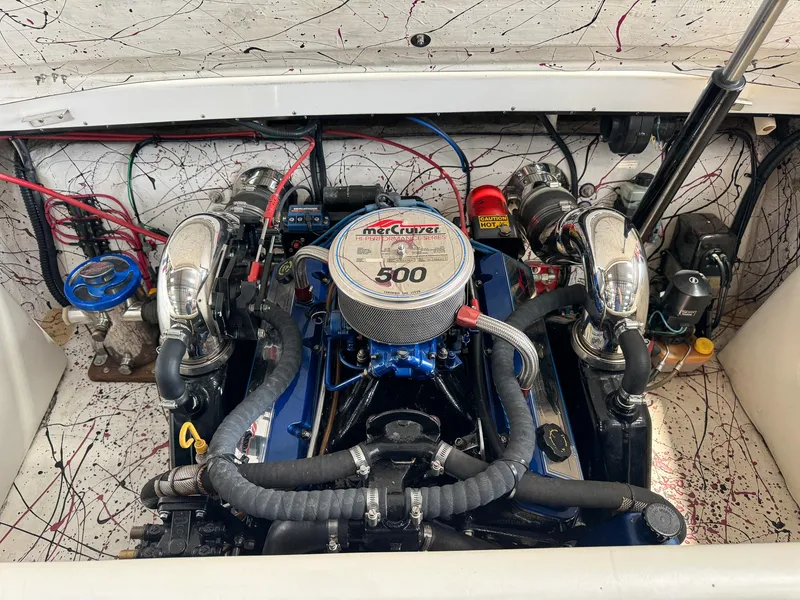 Slide: The Image of 1998 Eliminator 280 Eagle XP engine compartment with MerCruiser 500 motor. - 33