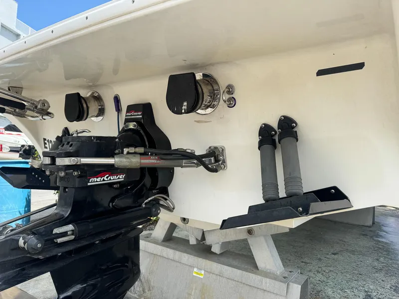 Slide: The Image of 1998 Eliminator 280 Eagle XP boat stern with MerCruiser outdrive. - 47