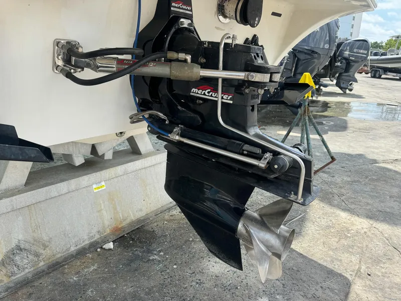 Slide: The Image of 1998 Eliminator 280 Eagle XP boat with MerCruiser outdrive and propeller. - 48