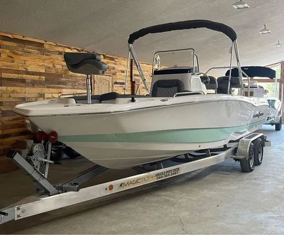 The Image of NauticStar 231 Hybrid 2024 - 1