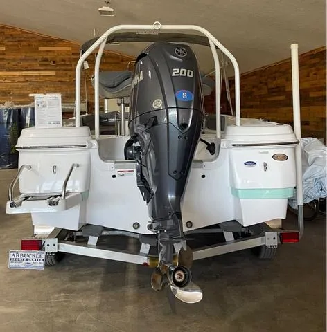 Slide: The Image of NauticStar 231 Hybrid 2024 - 14