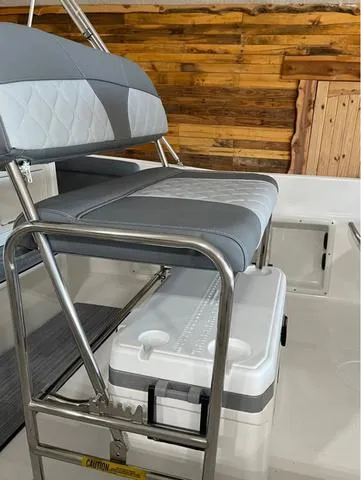 Slide: The Image of NauticStar 231 Hybrid 2024 - 8