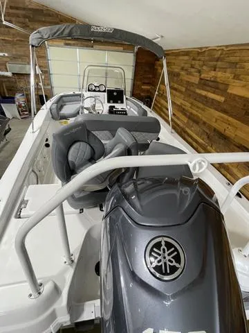 Slide: The Image of NauticStar 211 Hybrid 2024 - 4