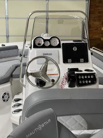 Slide: The Image of NauticStar 211 Hybrid 2024 - 5