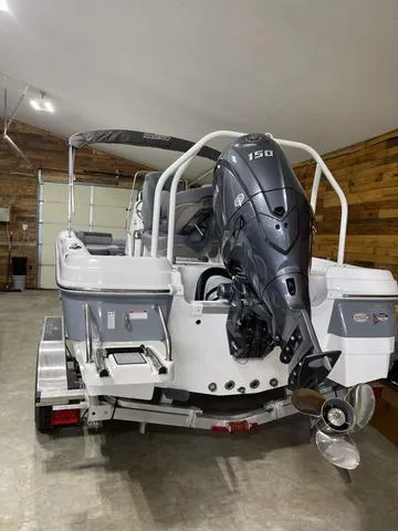 Slide: The Image of NauticStar 211 Hybrid 2024 - 6