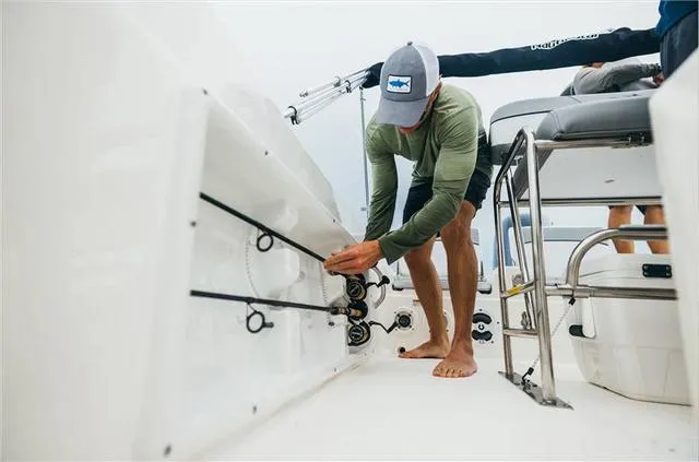 Slide: The Image of NauticStar 211 Hybrid 2024 - 11