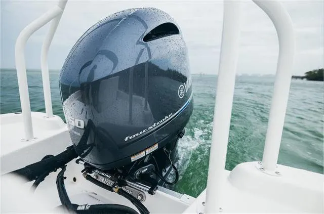 Slide: The Image of NauticStar 211 Hybrid 2024 - 3