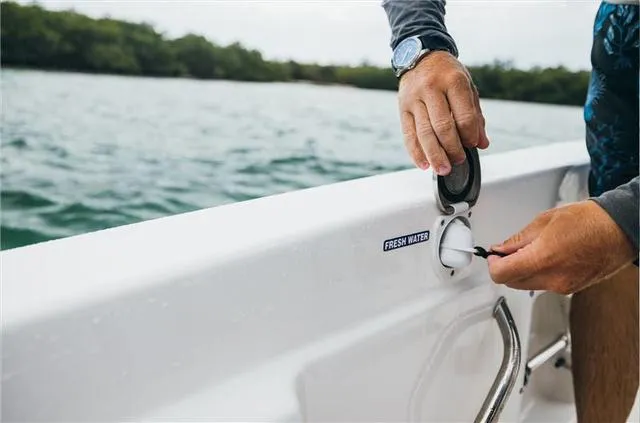 Slide: The Image of NauticStar 211 Hybrid 2024 - 6