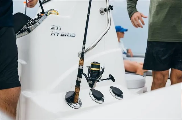 Slide: The Image of NauticStar 211 Hybrid 2024 - 7