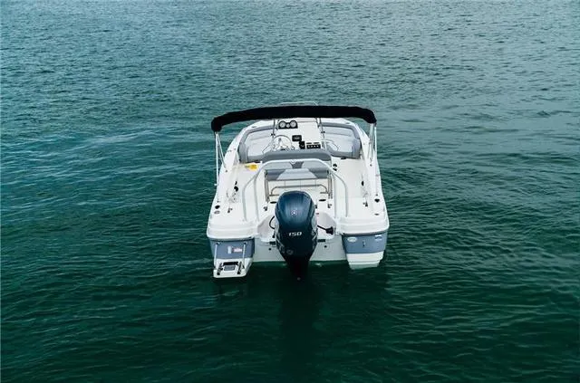 Slide: The Image of NauticStar 211 Hybrid 2024 - 8