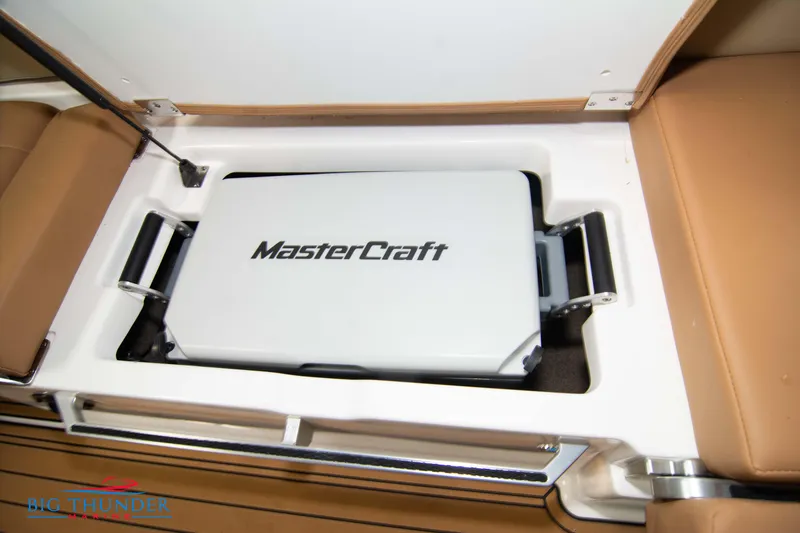 Slide: The Image of MasterCraft XT24 2024 - 61