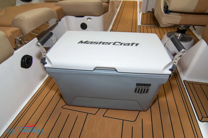 Slide: The Image of MasterCraft XT24 2024 - 62