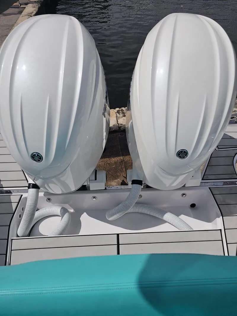 Slide: The Image of Twin outboard motors on a 2025 Ranieri CAYMAN 27.0 SPORT TOURING boat. - 35