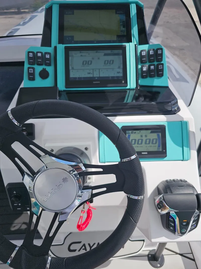 Slide: The Image of Steering console of the 2025 Ranieri CAYMAN 27.0 SPORT TOURING boat. - 12