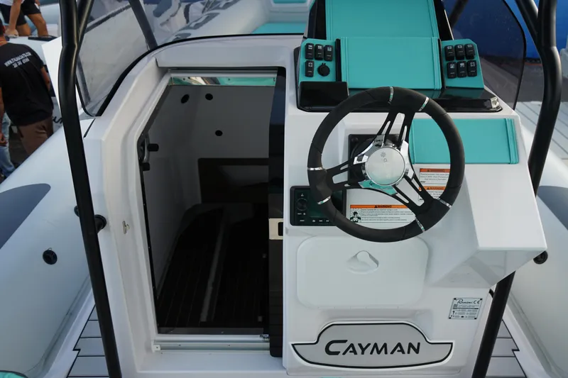 Slide: The Image of 2025 Ranieri CAYMAN 27.0 SPORT TOURING boat helm with steering wheel and control panel. - 17